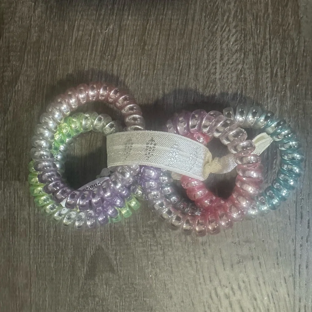 NWT Free People Pack of 6 Rubber Hair Ties